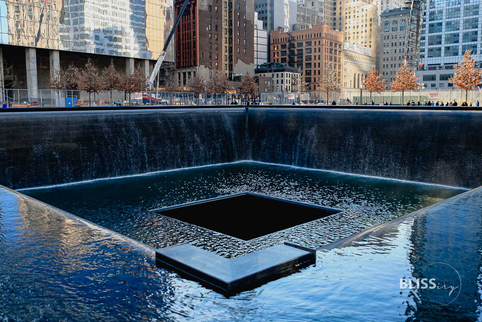 Sehenswürdigkeiten New York City - 911 Memorial Gedenkstätte World Trade Center 9/11 Memorial New York - Twin Towers - by day WTC